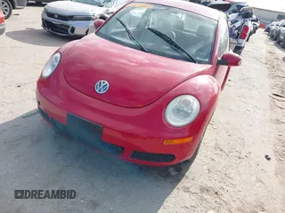 2007 Volkswagen New Beetle Coupe with VIN 3VWPW31CX7M516734, listed as a IAAI auction lot 42064352 with 69,898 mi miles. Bid and sale history available at carsss.com. Image 2.