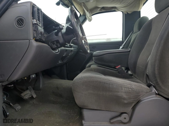 2004 Chevrolet Silverado 1500 LS with VIN 1GCEC14T14E188690, listed as a Copart auction lot 42616285 with 186,116 mi miles and Clean Title. Bid and sale history available at carsss.com. Image 7.