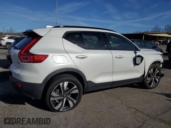 2023 Volvo XC40 Plus Dark Theme с VIN YV4L12UW4P2051131, выставлен на аукционе Copart как лот 53583395 с пробегом 18 005 миль миль и Списание • Salvage title. История ставок и продаж доступна на DreamBid. Изображение 3.