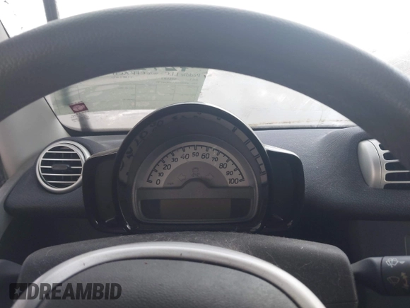 2013 Smart fortwo Pure с VIN WMEEJ3BA3DK682782, выставлен на аукционе IAAI как лот 42728005 с пробегом Не указан миль и . История ставок и продаж доступна на DreamBid. Изображение 7.