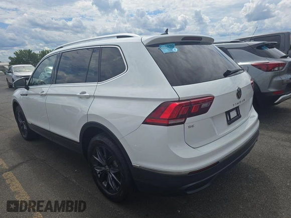 2024 Volkswagen Tiguan SE with VIN 3VV3B7AX5RM086820, listed as a IAAI auction lot 42751180 with 30,839 mi miles and . Bid and sale history available at DreamBid. Image 16.