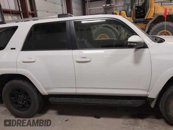 2022 Toyota 4Runner SR5 Premium с VIN JTENU5JR1N6056873, выставлен на аукционе IAAI как лот 42060542 с пробегом 41 883 миль миль и . История ставок и продаж доступна на DreamBid. Изображение 14.