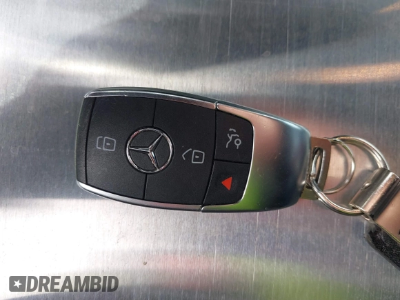 2022 Mercedes-Benz GLC with VIN W1N0G8EB6NG078133, listed as a IAAI auction lot 41448660 with 31,695 mi miles. Bid and sale history available at carsss.com. Image 11.