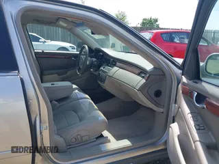2005 Cadillac DeVille z VIN 1G6KD54Y15U158635, wystawiony jako IAAI lot #42469707 z przebiegiem 136 336 mil mil oraz . Historia ofert i sprzedaży dostępna na DreamBid. Obrazek 5.