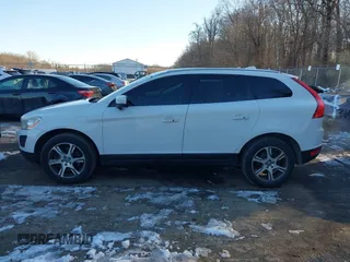 2013 Volvo XC60 T6 z VIN YV4902DZ1D2370635, wystawiony jako IAAI lot #41314514 z przebiegiem 171 696 mil mil oraz . Historia ofert i sprzedaży dostępna na DreamBid. Obrazek 15.