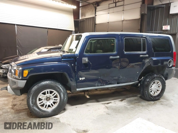 2008 Hummer H3 SUV with VIN 5GTEN13E388156284, listed as a IAAI auction lot 42107564 with 117,532 mi miles. Bid and sale history available at carsss.com. Image 6.