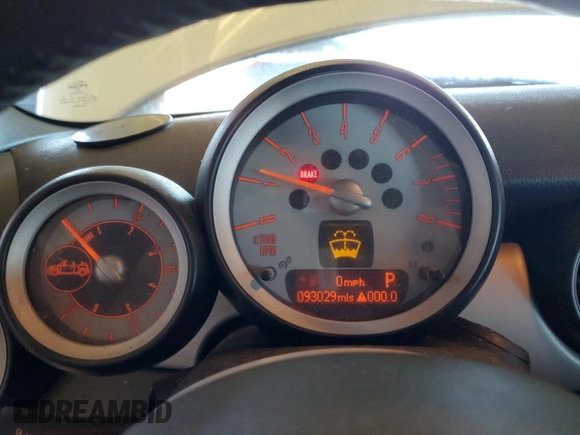 2010 MINI Convertible with VIN WMWMR3C59ATU98390, listed as a Copart auction lot 88820365 with 93,029 mi miles and Clean Title. Bid and sale history available at DreamBid. Image 9.