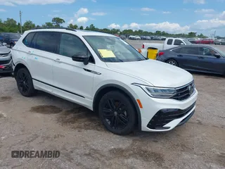 2022 Volkswagen Tiguan SE R-Line Black с VIN 3VVCB7AX8NM105497, выставлен на аукционе IAAI как лот 42506294 с пробегом 29 821 миль миль и . История ставок и продаж доступна на DreamBid. Изображение 1.