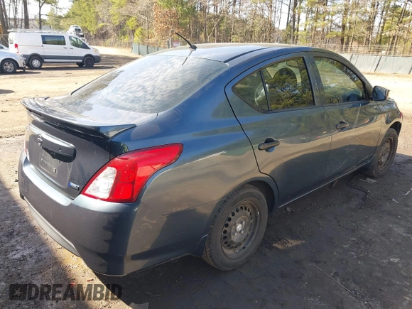 2016 Nissan Versa S z VIN 3N1CN7AP9GL903685, wystawiony jako IAAI lot #41607274 z przebiegiem 78 667 mil mil oraz . Historia ofert i sprzedaży dostępna na DreamBid. Obrazek 4.
