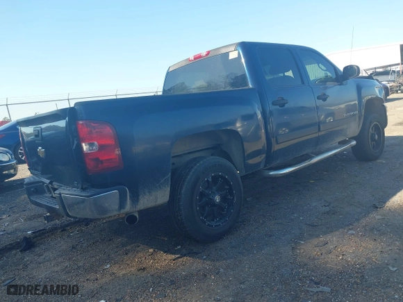 2007 Chevrolet Silverado 1500 LT w/1LT with VIN 2GCEC13C671544431, listed as a IAAI auction lot 41476046 with 133,476 mi miles. Bid and sale history available at carsss.com. Image 4.