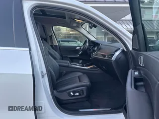 2020 BMW X7 xDrive40i z VIN 5UXCW2C05L9A03397, wystawiony jako IAAI lot #41381437 z przebiegiem 141 656 mil mil oraz . Historia ofert i sprzedaży dostępna na DreamBid. Obrazek 5.