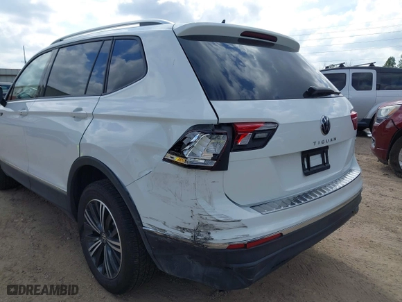 2024 Volkswagen Tiguan Wolfsburg Edition with VIN 3VV5B7AX8RM233687, listed as a IAAI auction lot 41504709 with 2,387 mi miles. Bid and sale history available at carsss.com. Image 6.