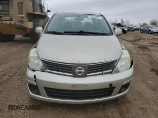 2008 Nissan Versa S z VIN 3N1BC11E78L352025, wystawiony jako Copart lot #55685495 z przebiegiem 143 451 mil mil oraz Szkoda całkowita • Salvage title. Historia ofert i sprzedaży dostępna na DreamBid. Obrazek 5.