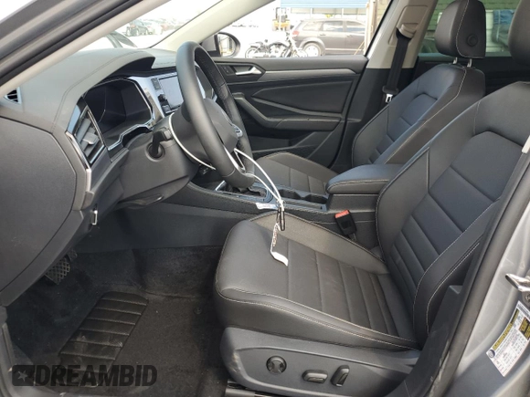 2024 Volkswagen Jetta SE с VIN 3VW7M7BU2RM059151, выставлен на аукционе Copart как лот 54608035 с пробегом 4 657 миль миль и Списание • Salvage title. История ставок и продаж доступна на DreamBid. Изображение 7.