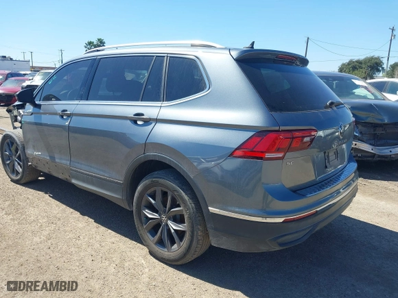 2022 Volkswagen Tiguan SE with VIN 3VV3B7AX0NM108653, listed as a IAAI auction lot 41624390 with 37,078 mi miles. Bid and sale history available at carsss.com. Image 3.
