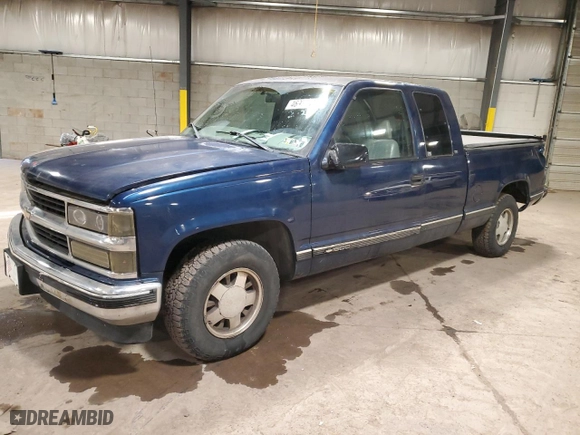1998 Chevrolet C/K 1500 with VIN 1GCEC19M1WE128395, listed as a Copart auction lot 46939195 with 105,996 mi miles and Salvage Title. Bid and sale history available at carsss.com. Image 1.