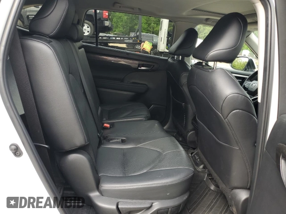 2024 Toyota Highlander LE z VIN 5TDKDRBH1RS538009, wystawiony jako Copart lot #54830155 z przebiegiem 18 607 mil mil oraz Szkoda całkowita • Salvage title. Historia ofert i sprzedaży dostępna na DreamBid. Obrazek 11.