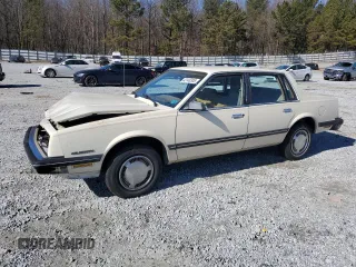1985 Chevrolet Celebrity z VIN 1G1AW19R8F6308705, wystawiony jako Copart lot #42148305 z przebiegiem 91 840 mil mil oraz Nie do naprawy. Historia ofert i sprzedaży dostępna na DreamBid. Obrazek 1.