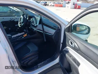 2022 Jeep Compass Latitude with VIN 3C4NJCBB8NT137684, listed as a IAAI auction lot 41391981 with 51,255 mi miles and . Bid and sale history available at carsss.com. Image 5.