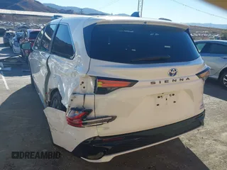 2024 Toyota Sienna XSE with VIN 5TDXRKEC4RS200263, listed as a IAAI auction lot 41287328 with 13,948 mi miles. Bid and sale history available at carsss.com. Image 3.