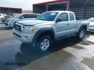 2005 Toyota Tacoma z VIN 5TEUU42N45Z035010, wystawiony jako IAAI lot #41916068 z przebiegiem 225 642 mil mil oraz . Historia ofert i sprzedaży dostępna na DreamBid. Obrazek 21.
