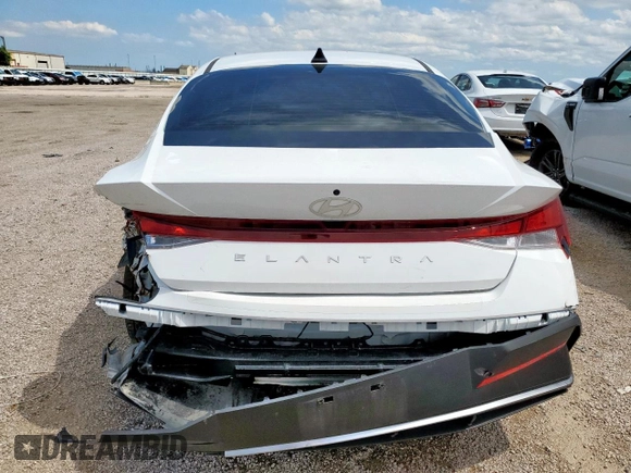 2024 Hyundai Elantra SE with VIN KMHLL4DG6RU851739, listed as a Copart auction lot 58373805 with 7,641 mi miles and Clean title. Bid and sale history available at DreamBid. Image 6.