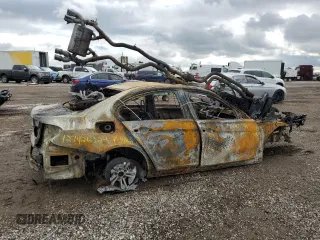 2017 BMW M3 z VIN WBS8M9C59H5G84768, wystawiony jako Copart lot #71323284 z przebiegiem Nie podano mil oraz Nie do naprawy. Historia ofert i sprzedaży dostępna na DreamBid. Obrazek 3.