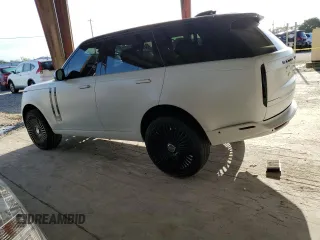 2023 Land Rover Range Rover Autobiography z VIN SALK19E7XPA021158, wystawiony jako Copart lot #60591304 z przebiegiem 4 976 mil mil oraz Nie do naprawy • Non repairable. Historia ofert i sprzedaży dostępna na DreamBid. Obrazek 2.