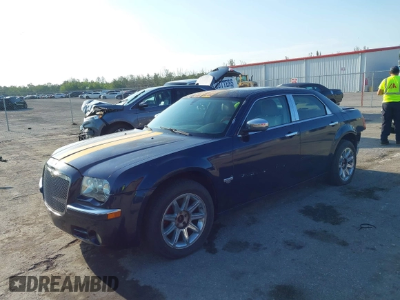 2005 Chrysler 300 300C AWD z VIN 2C3AK63H05H672425, wystawiony jako IAAI lot #42224241 z przebiegiem 143 185 mil mil oraz . Historia ofert i sprzedaży dostępna na DreamBid. Obrazek 2.