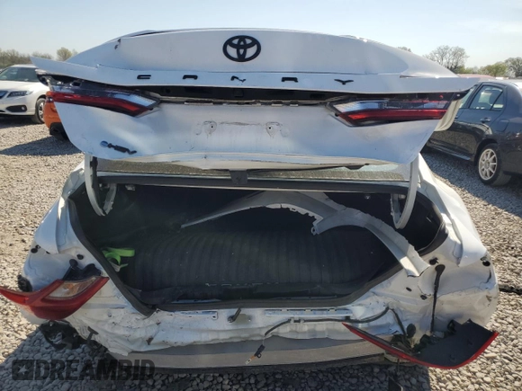 2025 Toyota Camry LE z VIN 4T1DAACK1SU046428, wystawiony jako Copart lot #53729635 z przebiegiem Nie podano mil oraz Szkoda całkowita • Salvage title. Historia ofert i sprzedaży dostępna na DreamBid. Obrazek 6.