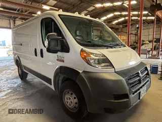 2017 Ram ProMaster Cargo z VIN 3C6TRVAG3HE531716, wystawiony jako IAAI lot #42412807 z przebiegiem 128 218 mil mil oraz . Historia ofert i sprzedaży dostępna na DreamBid. Obrazek 1.
