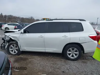 2008 Toyota Highlander z VIN JTEDS41AX82008287, wystawiony jako IAAI lot #41943976 z przebiegiem 84 493 mil mil oraz . Historia ofert i sprzedaży dostępna na DreamBid. Obrazek 14.