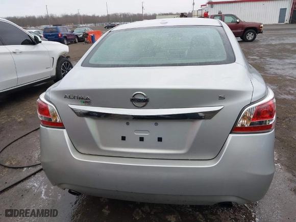 2015 Nissan Altima 2.5 S with VIN 1N4AL3AP2FC424138, listed as a IAAI auction lot 41665211 with 176,366 mi miles. Bid and sale history available at carsss.com. Image 16.