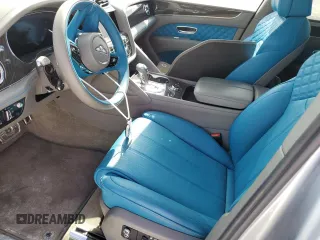 2022 Bentley Bentayga V8 z VIN SJAAM2ZV9NC011752, wystawiony jako Copart lot #79142714 z przebiegiem Nie podano mil oraz Nie do naprawy. Historia ofert i sprzedaży dostępna na DreamBid. Obrazek 7.