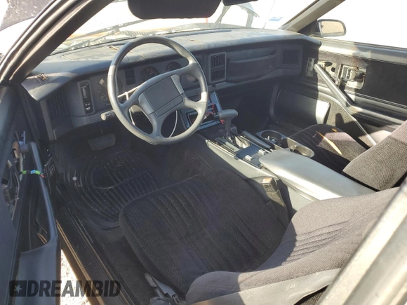 1989 Pontiac Firebird z VIN 1G2FS2186KL212458, wystawiony jako Copart lot #56995025 z przebiegiem 89 851 mil mil oraz Szkoda całkowita • Salvage title. Historia ofert i sprzedaży dostępna na DreamBid. Obrazek 8.