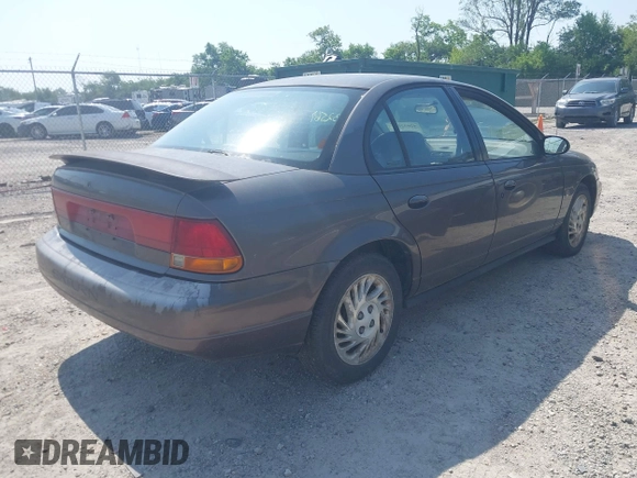 1998 Saturn SL z VIN 1G8ZJ5276WZ291081, wystawiony jako IAAI lot #42632567 z przebiegiem 238 130 mil mil oraz . Historia ofert i sprzedaży dostępna na DreamBid. Obrazek 4.