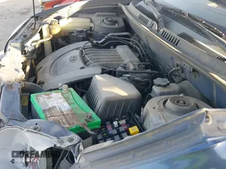 2001 Hyundai Santa Fe GLS z VIN KM8SC83D81U010990, wystawiony jako IAAI lot #41217838 z przebiegiem 171 330 mil mil oraz . Historia ofert i sprzedaży dostępna na DreamBid. Obrazek 19.