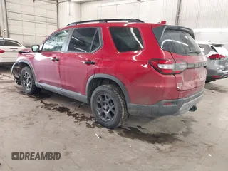 2024 Honda Pilot TrailSport with VIN 5FNYG1H62RB015787, listed as a IAAI auction lot 41261818 with 39,324 mi miles. Bid and sale history available at carsss.com. Image 3.