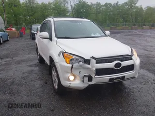 2012 Toyota RAV4 Limited z VIN 2T3DF4DV3CW245193, wystawiony jako IAAI lot #42233074 z przebiegiem 121 522 mil mil oraz . Historia ofert i sprzedaży dostępna na DreamBid. Obrazek 6.
