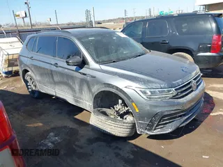 2022 Volkswagen Tiguan SE R-Line Black с VIN 3VV8B7AX4NM117877, выставлен на аукционе IAAI как лот 41633695 с пробегом 47 726 миль миль и . История ставок и продаж доступна на DreamBid. Изображение 1.