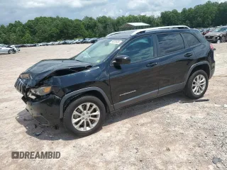 2020 Jeep Cherokee Latitude z VIN 1C4PJLCB5LD601234, wystawiony jako Copart lot #64838685 z przebiegiem 94 711 mil mil oraz Szkoda całkowita • Salvage title. Historia ofert i sprzedaży dostępna na DreamBid. Obrazek 1.