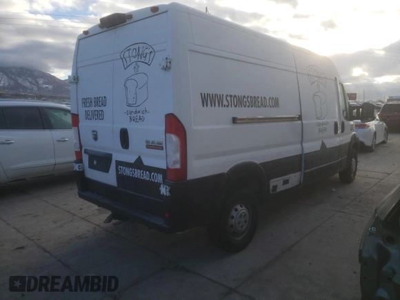 2022 Ram ProMaster Cargo with VIN 3C6MRVHG3NE124498, listed as a Copart auction lot 83543334 with 26,272 mi miles and Salvage Title. Bid and sale history available at DreamBid. Image 3.