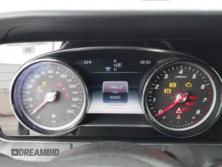 2019 Mercedes-Benz E 300 z VIN WDDZF4JB9KA611936, wystawiony jako IAAI lot #42101144 z przebiegiem 82 805 mil mil oraz . Historia ofert i sprzedaży dostępna na DreamBid. Obrazek 7.