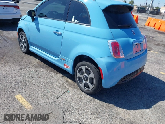 2016 FIAT 500e z VIN 3C3CFFGE3GT248390, wystawiony jako IAAI lot #41755852 z przebiegiem 37 991 mil mil oraz . Historia ofert i sprzedaży dostępna na DreamBid. Obrazek 3.