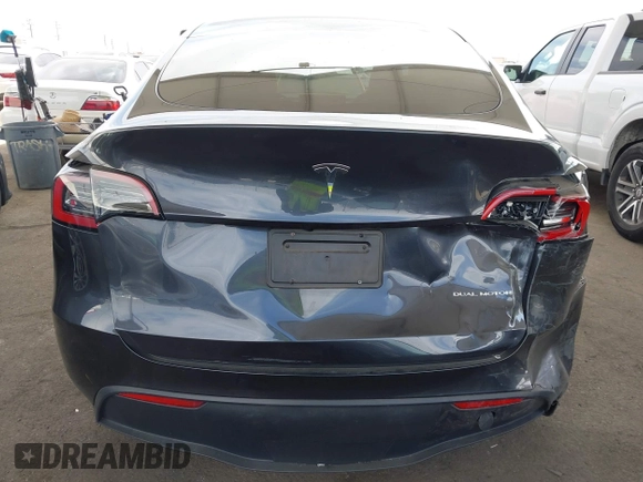 2024 Tesla Model Y Long Range z VIN 7SAYGDEE2RF069588, wystawiony jako IAAI lot #42024180 z przebiegiem 13 230 mil mil oraz . Historia ofert i sprzedaży dostępna na DreamBid. Obrazek 16.