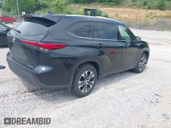 2022 Toyota Highlander XLE z VIN 5TDGZRBH3NS587245, wystawiony jako IAAI lot #42146453 z przebiegiem 74 909 mil mil oraz . Historia ofert i sprzedaży dostępna na DreamBid. Obrazek 4.