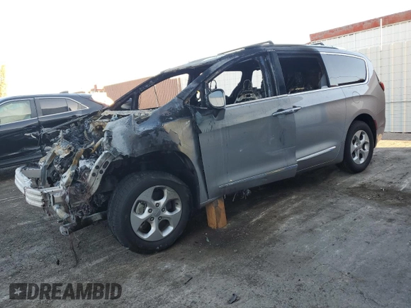 2017 Chrysler Pacifica Touring L Plus z VIN 2C4RC1EG1HR764158, wystawiony jako Copart lot #58271425 z przebiegiem Nie podano mil oraz Nie do naprawy • Non repairable. Historia ofert i sprzedaży dostępna na DreamBid. Obrazek 1.