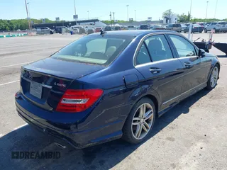 2013 Mercedes-Benz C 300 Sport z VIN WDDGF8AB6DR265878, wystawiony jako IAAI lot #42305750 z przebiegiem 138 585 mil mil oraz . Historia ofert i sprzedaży dostępna na DreamBid. Obrazek 4.