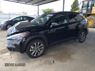2023 Toyota Corolla Cross XLE z VIN 7MUDAABG6PV048792, wystawiony jako Copart lot #56819095 z przebiegiem 59 189 mil mil oraz Szkoda całkowita • Salvage title. Historia ofert i sprzedaży dostępna na DreamBid. Obrazek 1.
