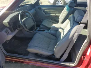 1993 Ford Mustang z VIN 1FACP40E4PF155840, wystawiony jako Copart lot #88301375 z przebiegiem 2 135 mil mil oraz Czysty tytuł • Clean title. Historia ofert i sprzedaży dostępna na DreamBid. Obrazek 7.